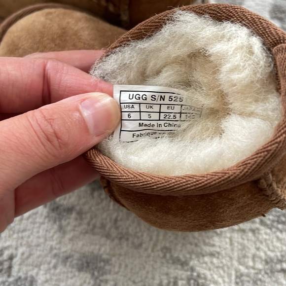 LIKE NEW💫 Toddler 6 UGG medium - Picture 9 of 9
